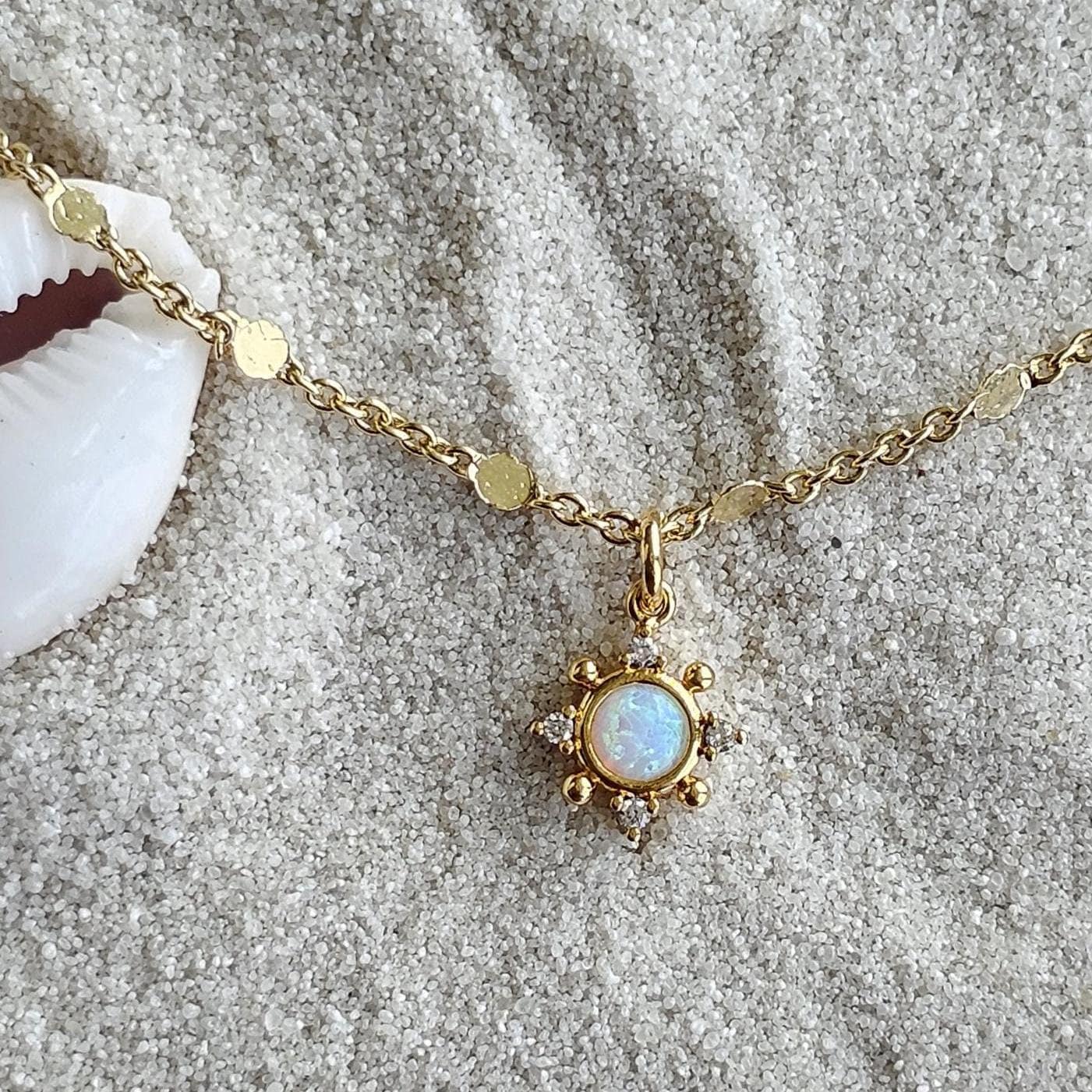 Dainty Sun necklace is so beautiful
