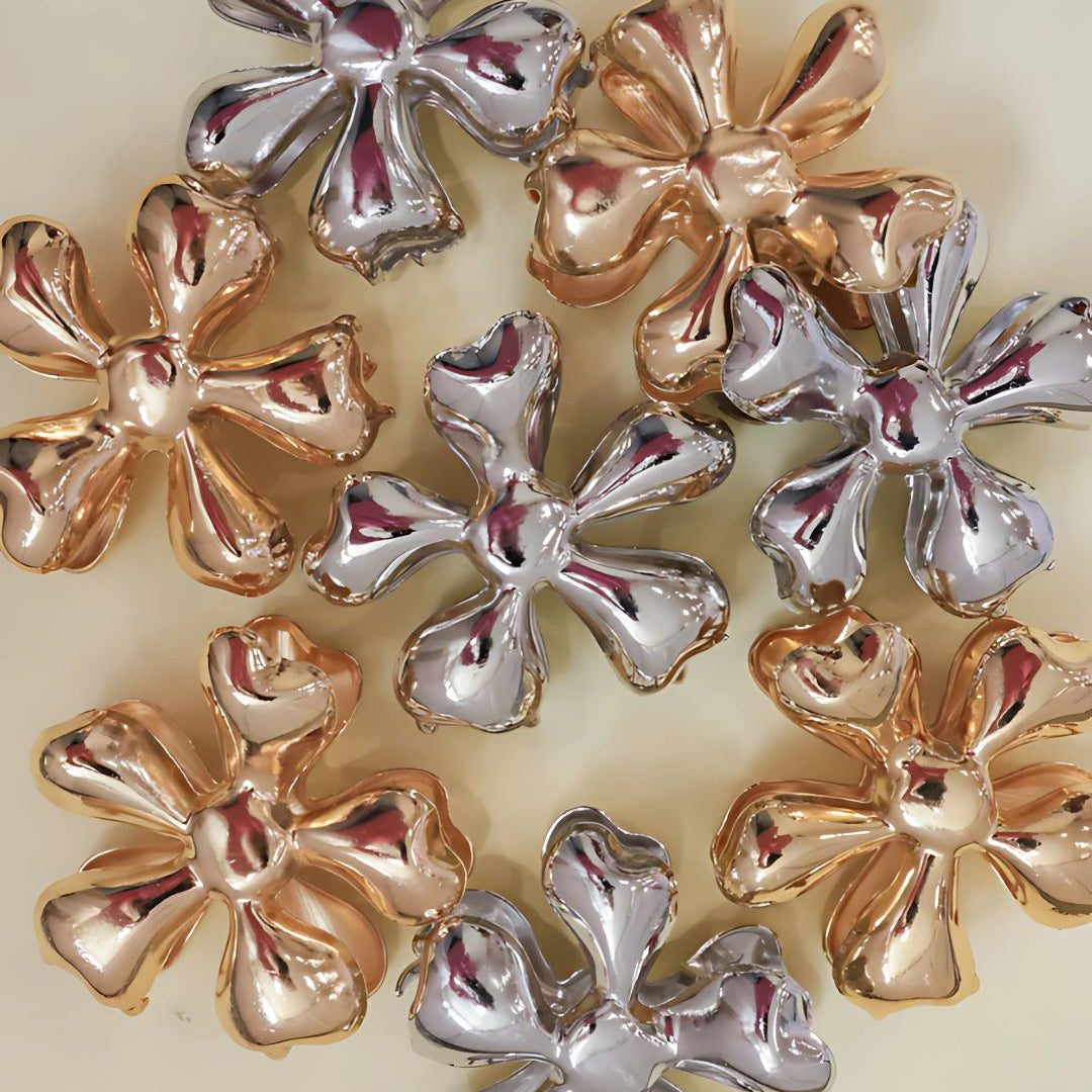 Choose your favorite Silver and Gold hairclip! Available in small and large sizes