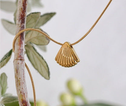 Aurora Shell Necklace